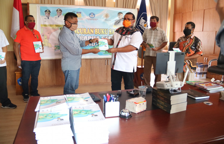 Buku Saku Anak Terkait Covid-19 Diluncurkan DPPAD Dengan Bahasa Lokal
