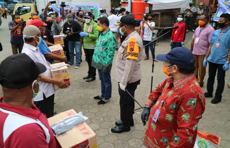 3.323 Paket Bama Disalurkan Pemprov Papua Bagi Warga Kelurahan Hamadi dan Entrop