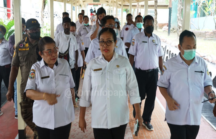 Kunjungi RSUD Abepura, Asisten Wanggai Pastikan Tak Ada Pasien Terlantar