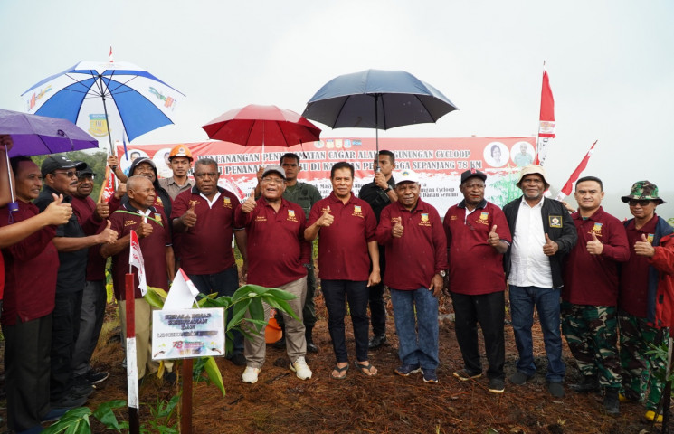 Plh Gubernur : Penanaman Pohon di Cagar Alam Cycloop akan Terus Berlanjut