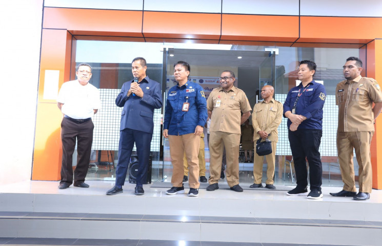 Gubernur Rumasukun Tinjau Pelaksanaan Ujian CAT CPNS Tahap ke-2 