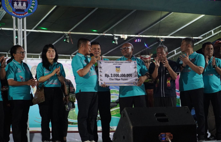 Buka STC dan Festival Budaya Saireri di Yapen, Pj Gubernur Rumasukun : Titik Awal jadi Daerah Destinasi Wisata 