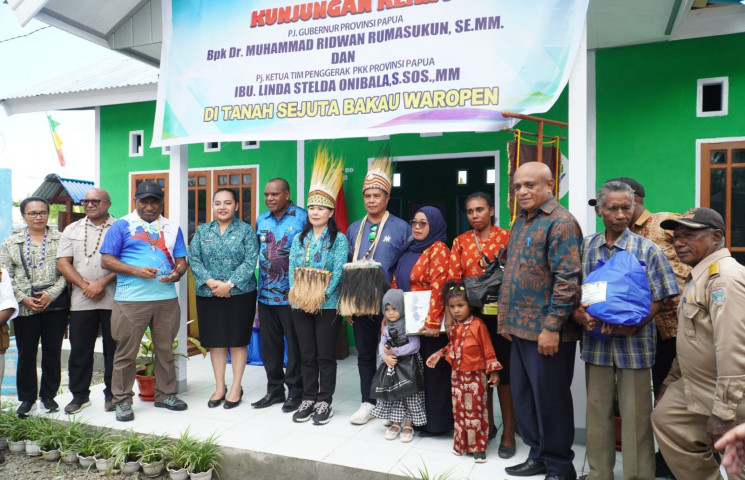 Pj Gubernur Rumasukun Ajak OPD Pemda Waropen jadi Orang Tua Asuh Stunting