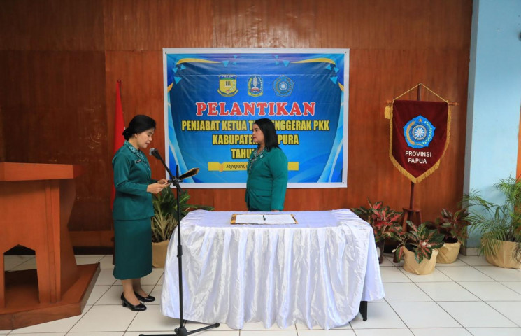 Lantik Penjabat Ketua TP PKK Kabupaten Jayapura, Linda Onibala : Percepat Penurunan Angka Stunting