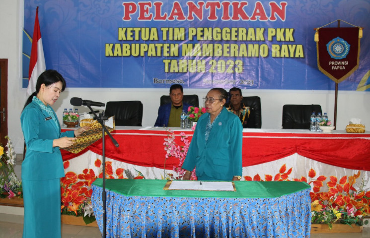 Linda Onibala Minta PKK Mamberamo Raya Hidupkan Kembali Dasawisma Posyandu