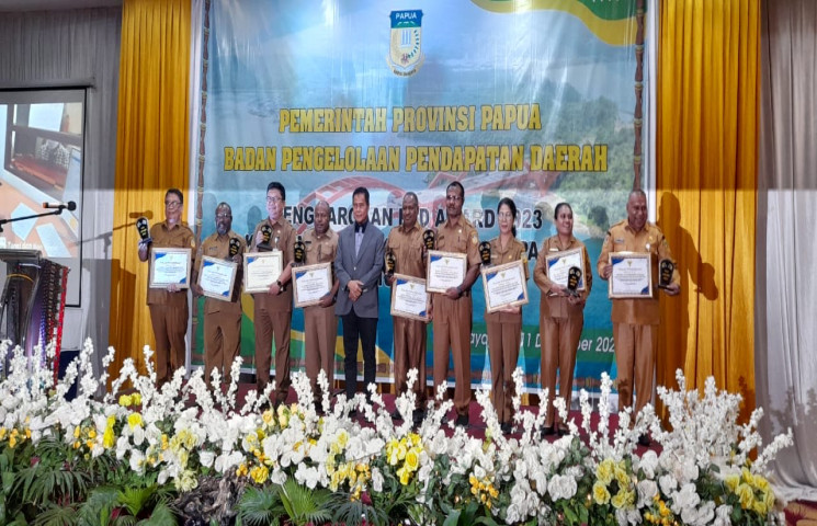 Pemprov Papua Beri Penghargaan bagi Mitra Pajak Daerah dan WP 