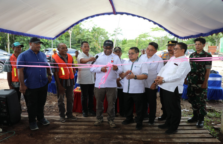 Pemprov Papua Hibahkan Pembangunan Peralatan Pengolahan Kayu Primer bagi Koperasi NIT MEKE