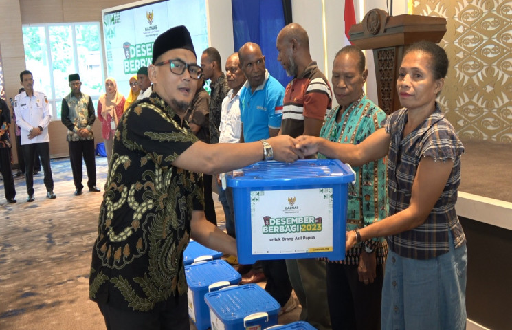 Serahkan Bantuan Baznas, Gubernur : Distribusikan Tepat Sasaran