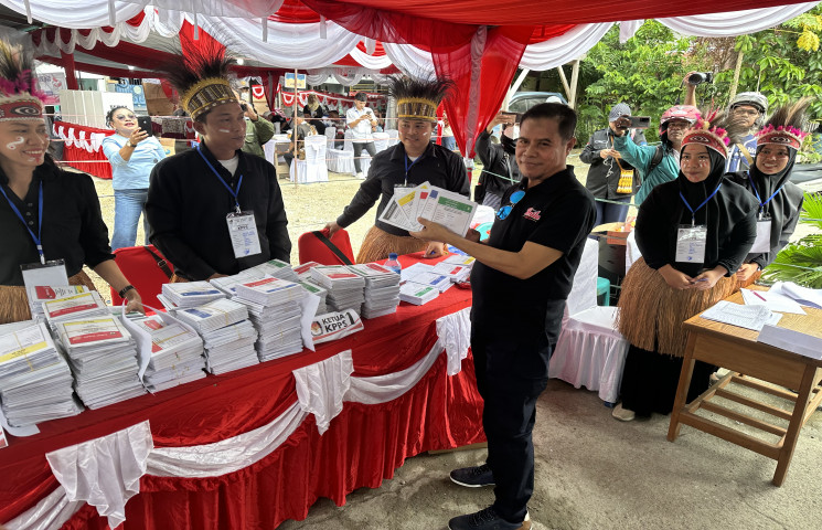 Usai Nyoblos, Pj Gubernur Rumasukun Harap Pemilu Berjalan Aman dan Lancar 
