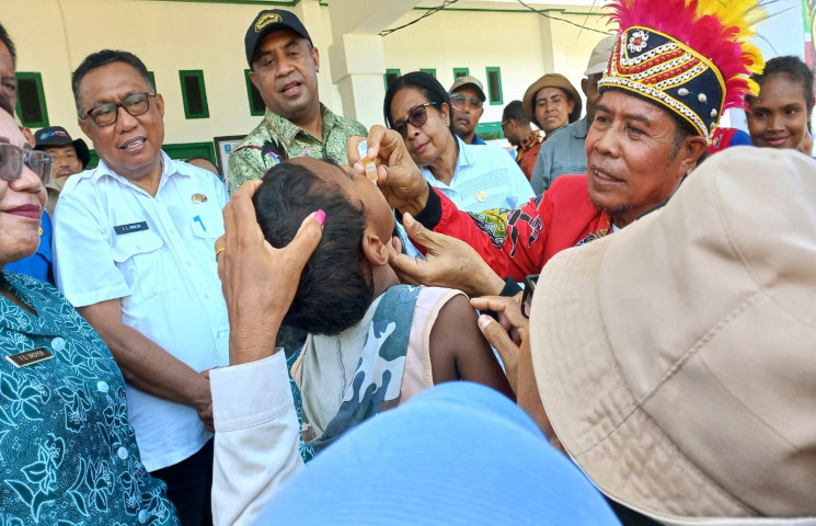 Pj Gubernur Ridwan Canangkan PIN Polio di Numfor