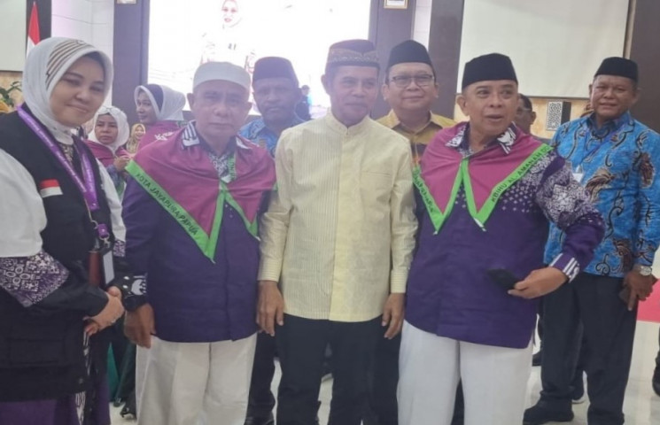 Pj Gubernur Ridwan Lepas 1058 Calon Jamaah Haji 2024