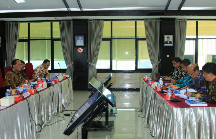 Pj Ridwan Rumasukun Sampaikan Capaian Kinerja saat Evaluasi Kinerja di Kemendagri