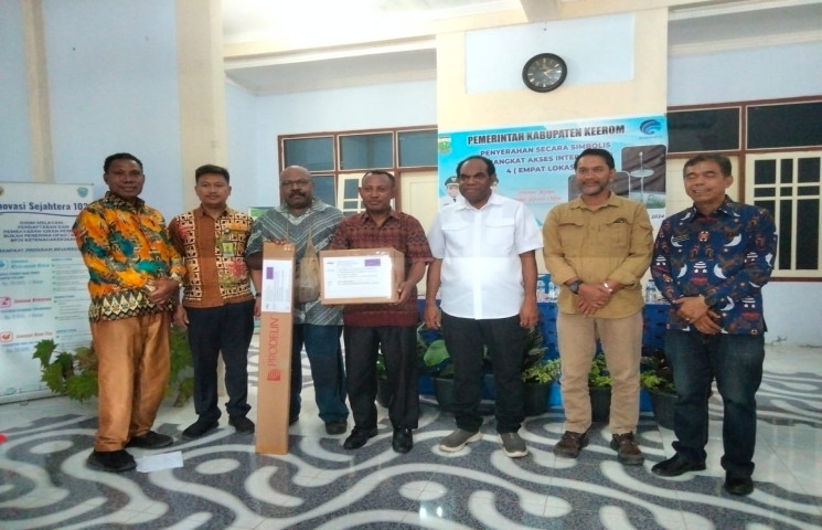 Serahkan Peralatan Akses Internet, Gusbager Sampaikan Apresiasi Kepada Pemerintah Provinsi Papua