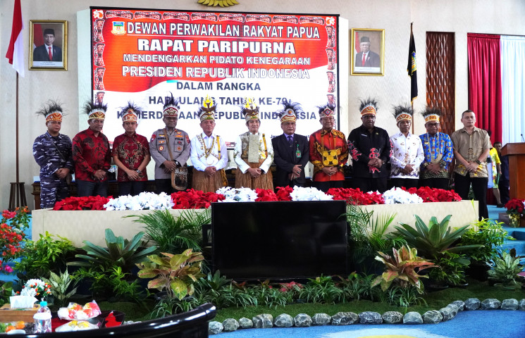 Pj. Gubernur Limbong Hadiri Sidang Paripurna Mendengarkan Pidato Kenegaraan di DPRP