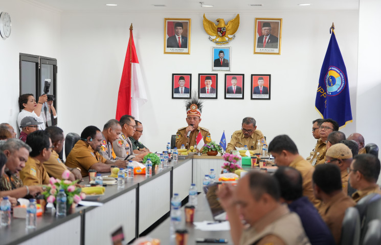 Rapat dengan Multi stakeholder Perbatasan, Gubernur Limbong beri sebulan selesaikan Administrasi Hibah BMN di PLBN Skouw 