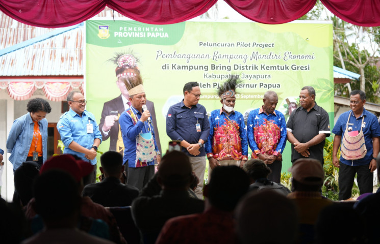 Gubernur Limbong Inginkan Kampung Bring Jadi Percontohan di Papua