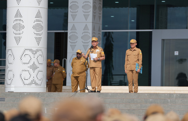 Pj Gubernur Limbong Instruksikan SKPD Kurangi Agenda Rapat dan Diskusi