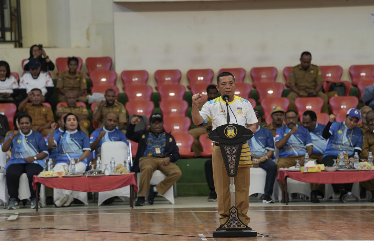 Buka Turnamen Bola Voli KORPRI, Pj Gubernur Papua Ajak Seluruh ASN Perkuat Persatuan dan Silaturahmi Sesama ASN