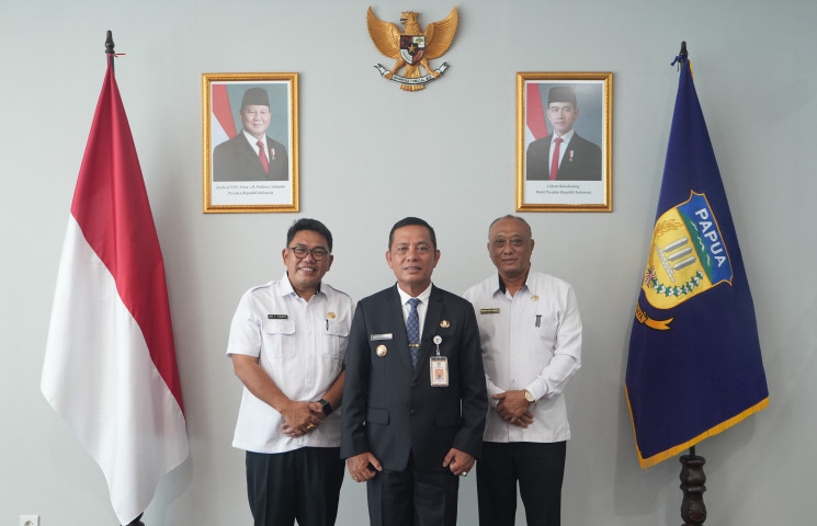 Umumkan UMP 2025, Pj Gubernur Minta Kabupaten Kota Segera Merealisasikan