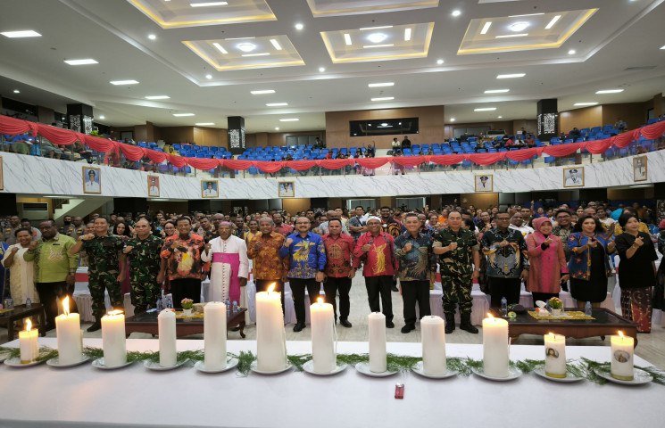 Perayaan Natal ASN, TNI/POLRI, BUMN/BUMD dan Masyarakat 2024, Pj. Gubernur : Bekerjalah Dengan Hati, Lakukan Dari Sekarang