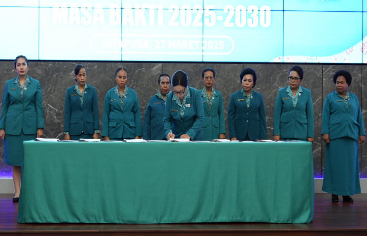 Pj Ketua TP PKK Papua Lantik Ketua TP PKK Kabupaten/Kota