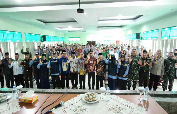 Gubernur Papua Resmi Melepas Keberangkatan Calon Jemaah Haji