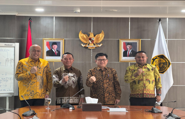 Pj. Gubernur Papua Temui Dirjen Ketenagalistrikan Kementerian ESDM RI: Dorong Percepatan Aliran Listrik ke Desa-Desa di Papua