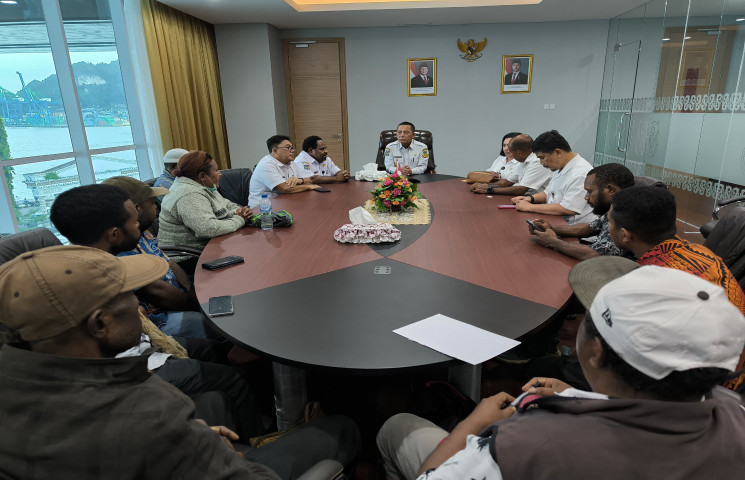 Pj. Gubernur Papua Terima Audiensi Forum Gabungan Pemuda Papua: Pemuda Pilar Utama Pembangunan