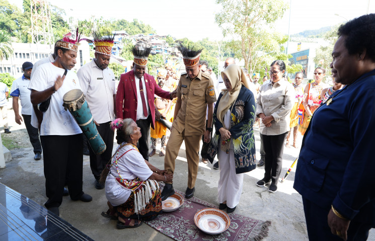 Silahturahmi dengan MRP, Pj Gubernur Papua Agus Fatoni Ajak Bersinergi Sukseskan PSU dan Kawal Netralitas ASN
