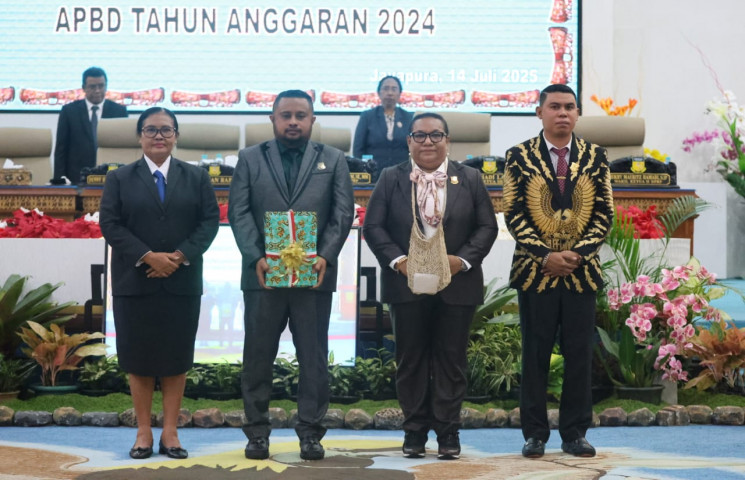 Pj. Sekda mewakili  Pj. Gubernur Papua Hadir pada Rapat Paripurna Bahas Raperdasi Pertanggungjawaban Pelaksanaan APBD Tahun Anggaran 2024
