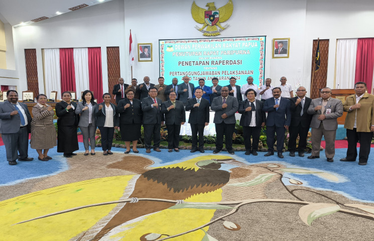 Penjabat Gubernur Papua Hadiri Penutupan Rapat Paripurna Penetapan Raperdasi Pertanggungjawaban APBD Tahun 2024