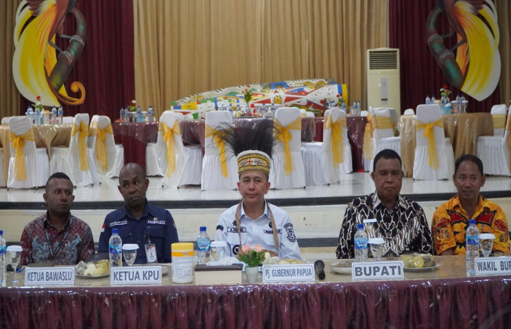 Pj Gubernur Agus Fatoni Ajak Warga Kepulauan Yapen Jaga Iklim Kondusif dan Sukseskan PSU Mendatang