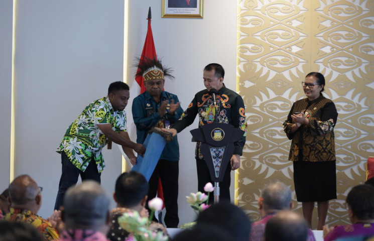 Pj Gubernur Fatoni Buka Rapat Kerja Bidang Pendidikan: Perkuat Sinergi, Wujudkan Pendidikan Papua yang Berkualitas, Inklusif dan Berdaya Saing