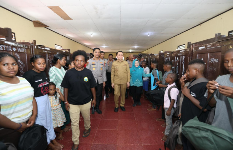Fatoni Beri Semangat Anak Panti Pembawa Terang: Jangan Sedih, Tetap Sekolah dan Kejar Cita-Cita
