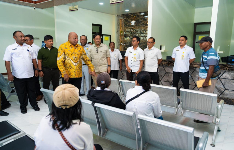 Gubernur Papua Pastikan Layanan Samsat Biak Numfor Berjalan Efektif dan Transparan