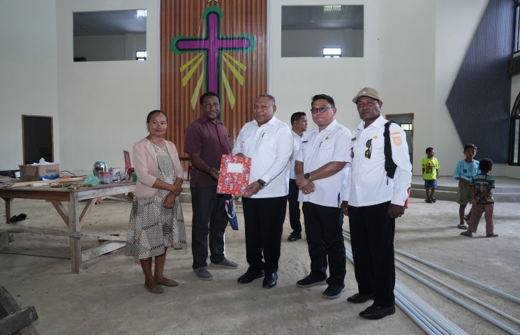 Wagub Papua Tinjau Pembangunan GKI Lembah Yordan di Emereuw, Dorong Percepatan dan Sinergi Pembangunan