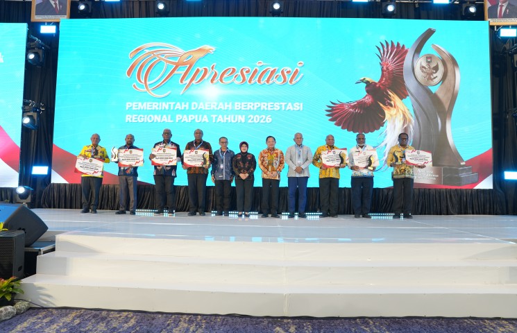 Papua Raih Penghargaan Terbaik Penanggulangan Kemiskinan dan Stunting Regional Papua