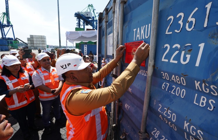 Wagub Papua Lepas Pengiriman 30 Ton Kopra Sarmi, Dorong Penguatan Ekonomi Berbasis Potensi Lokal