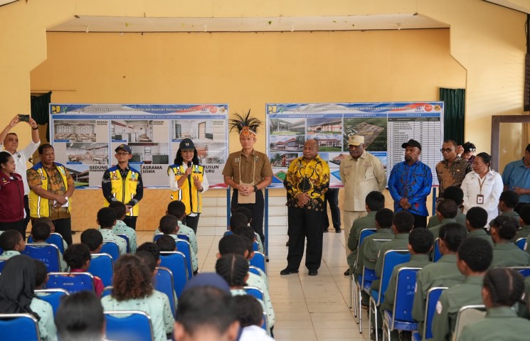 Didampingi Gubernur Fakhiri, AHY Dorong Percepatan Infrastruktur Papua