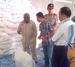Gubernur Provinsi Papua, Lukas Enembe, SIP,MH memberi jaminan ketersediaan stok bahan pokok (bapok) 