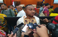 Yan Mandenas : Kaderkan OAP Supaya Banyak Anak Asli Duduk di DPR 