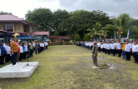 Pimpin Apel Pagi di Kantor Bupati Yapen, Gubernur Rumasukun Minta ASN Dukung Pj Bupati Manderi