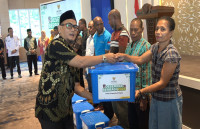 Serahkan Bantuan Baznas, Gubernur : Distribusikan Tepat Sasaran