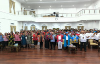 Pj. Gubernur Papua Hadiri Ibadah Bersama Keluarga IKEMAL Papua: Teguhkan Kebersamaan Anak Bangsa dan Dukung serta sukseskan PSU 2025