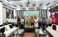 Perkuat Sinergi, Pj Gubernur Papua Agus Fatoni Silahturahmi dengan DPRP Bahas Percepatan Anggaran hingga Ajak Wujudkan PSU Damai