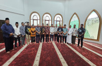 Pj Gubernur Papua Salat Jumat Perdana, Ajak Masyarakat Dukung PSU Damai