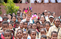 Peringati Hari Anak Nasional Pj Gubernur Papua Kunjungi Sekolah: Dorong Anak-anak Jadi Pemimpin Hebat