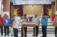 Gubernur Papua dan Bupati Kepulauan Yapen Teken Hibah Starlink dan Videotron untuk Perkuat Konektivitas Digital